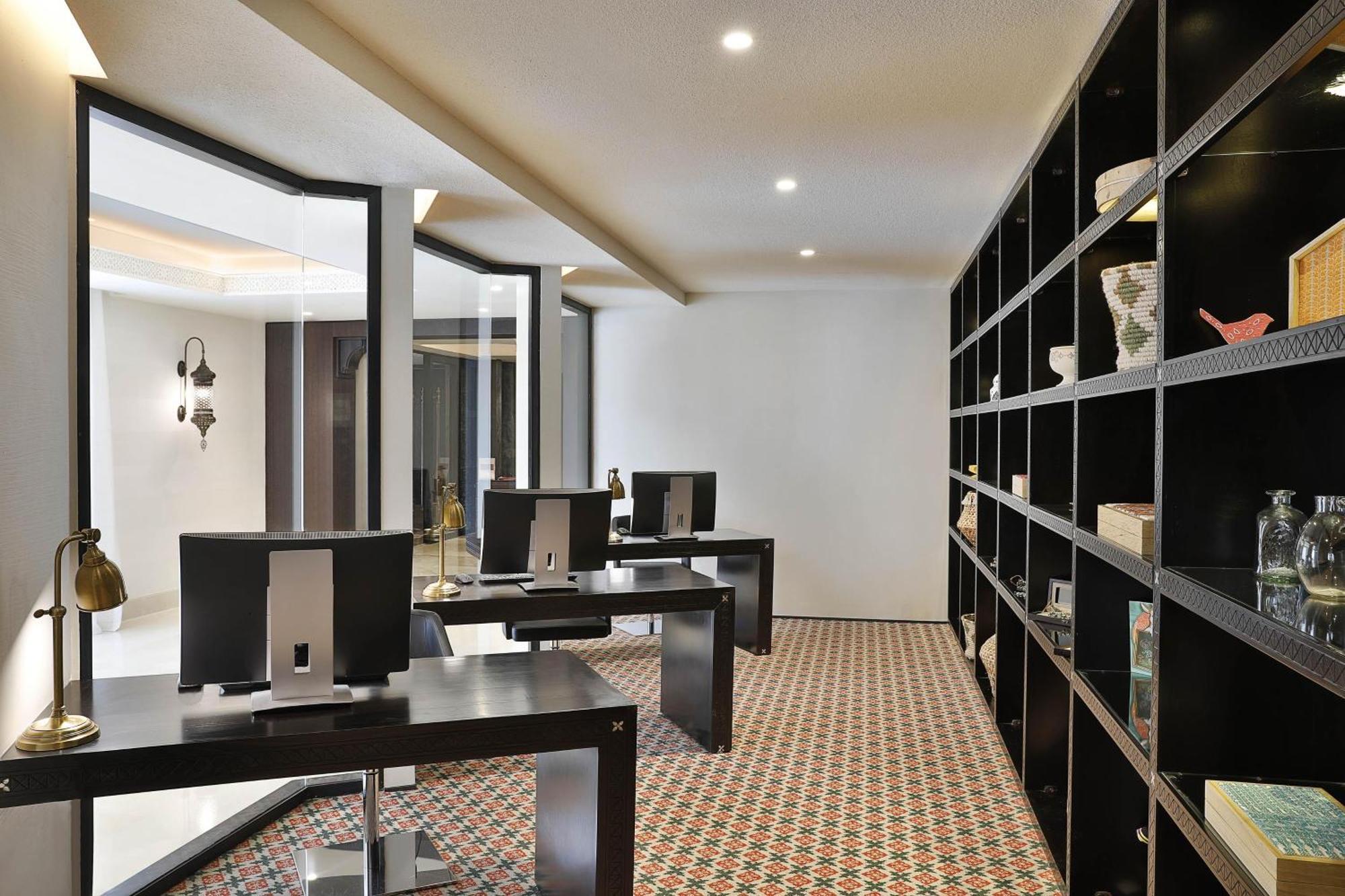 Al Manara, A Luxury Collection Hotel, Aqaba Extérieur photo A carpet tile floor